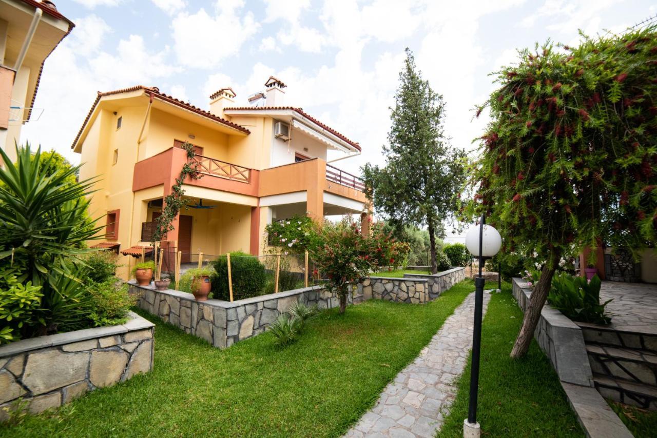 House In Pefkohori Villa Exterior photo